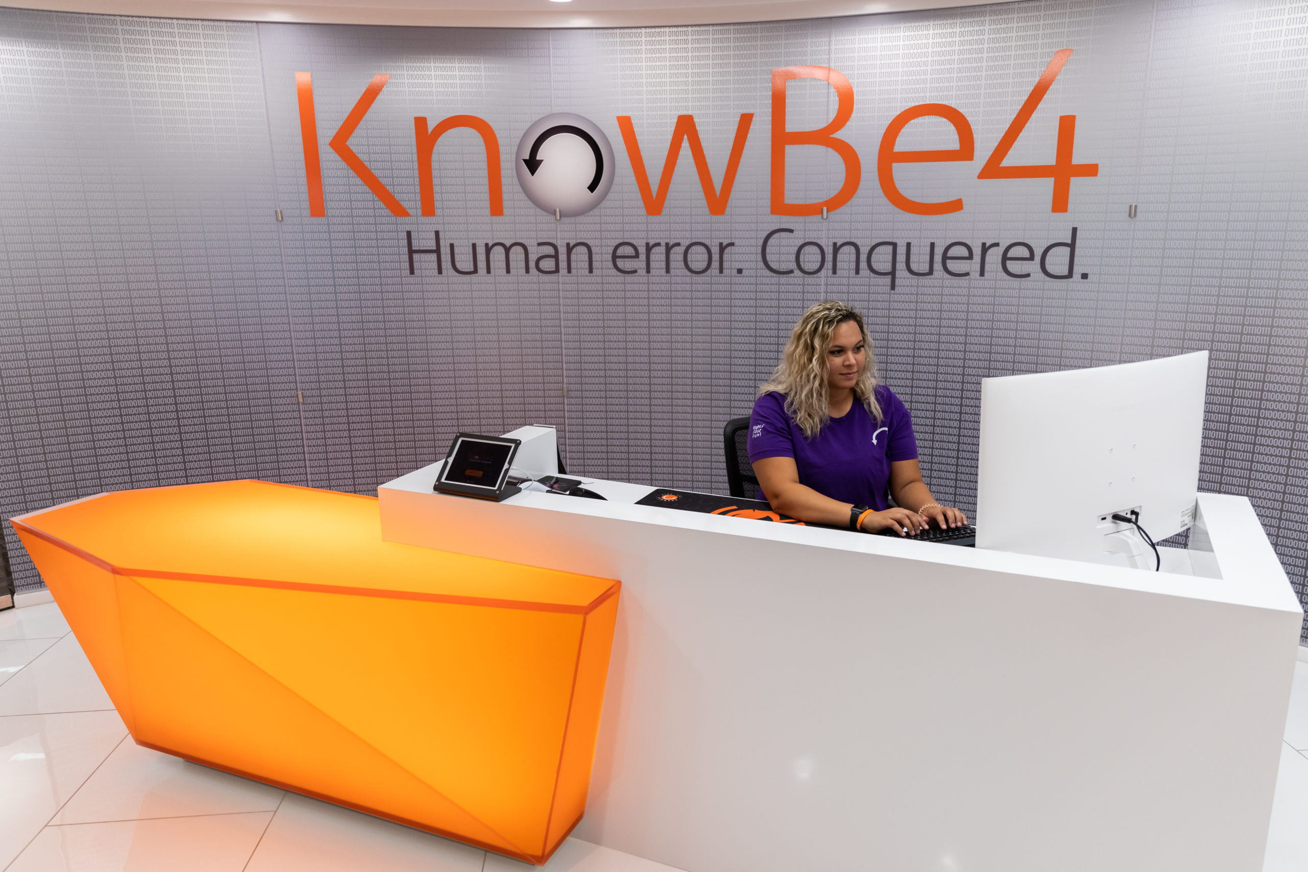 Image of a worker at a desk at KnowBe4.